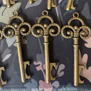 Set of 15 Vintage Style Gold Skeleton Key Bottle Openers